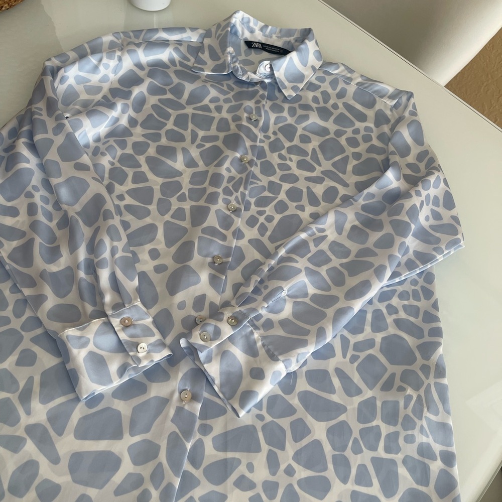 Zara Abstract Blue and White Blouse - Picture 3 of 15
